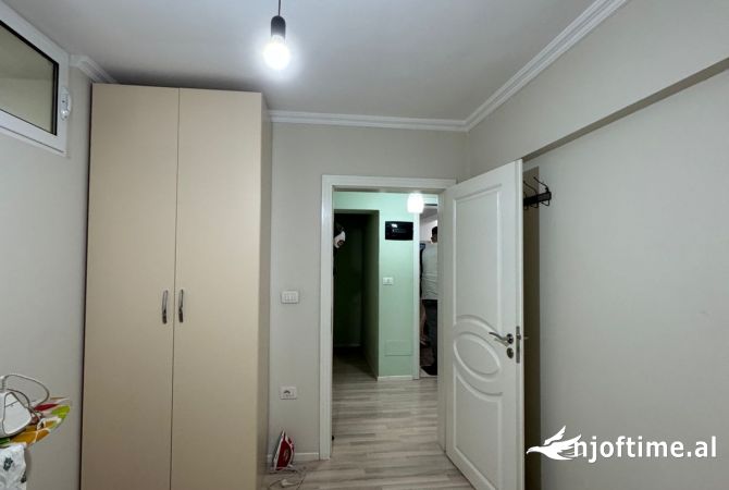 Shtepi ne shitje Apartament ne Tirane, 2+1, Mobilimi E mobiluar, Pagesa 98,000  Euro.