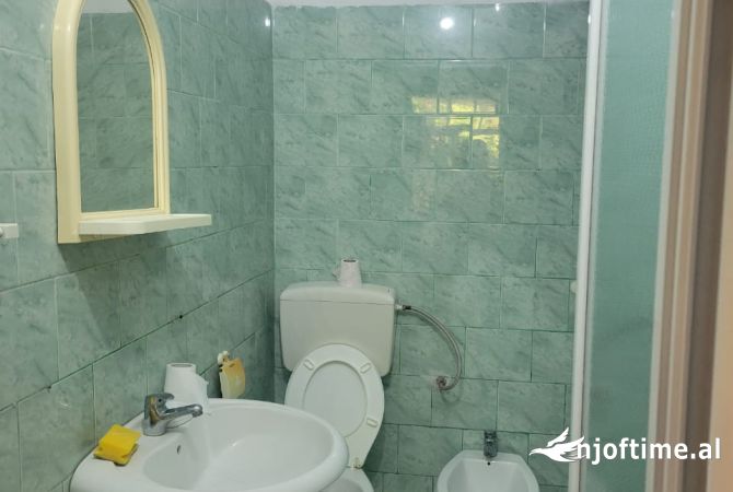 Shtepi me qera Shtepi Private ne Tirane, 3+1, Mobilimi E mobiluar, Pagesa 350  Euro.