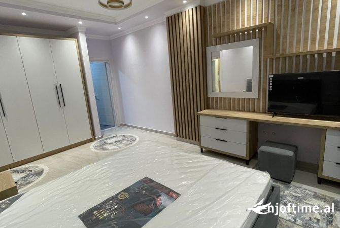 Shtepi ne shitje Apartament ne Tirane, 2+1, Mobilimi E mobiluar, Pagesa 147,000  Euro.