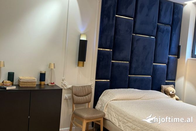 Shtepi ne shitje Apartament ne Tirane, 3+1, Mobilimi E mobiluar, Pagesa 259,000  Euro.