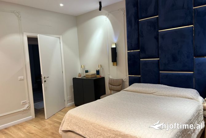 Shtepi ne shitje Apartament ne Tirane, 3+1, Mobilimi E mobiluar, Pagesa 259,000  Euro.