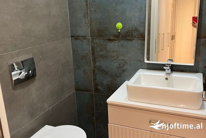 Shtepi ne shitje Apartament ne Tirane, 3+1, Mobilimi E mobiluar, Pagesa 259,000  Euro.