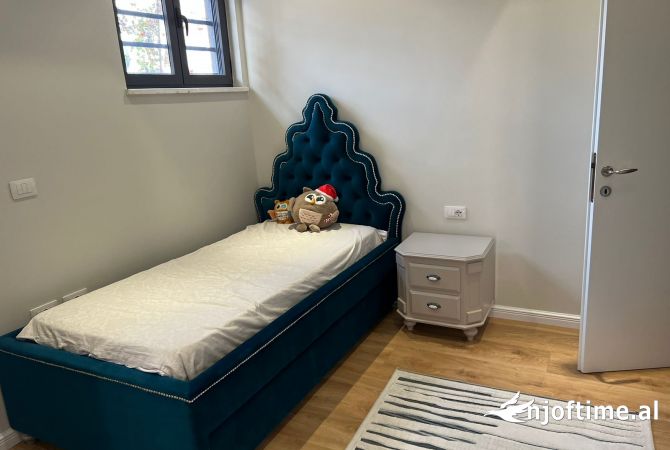 Shtepi ne shitje Apartament ne Tirane, 3+1, Mobilimi E mobiluar, Pagesa 259,000  Euro.