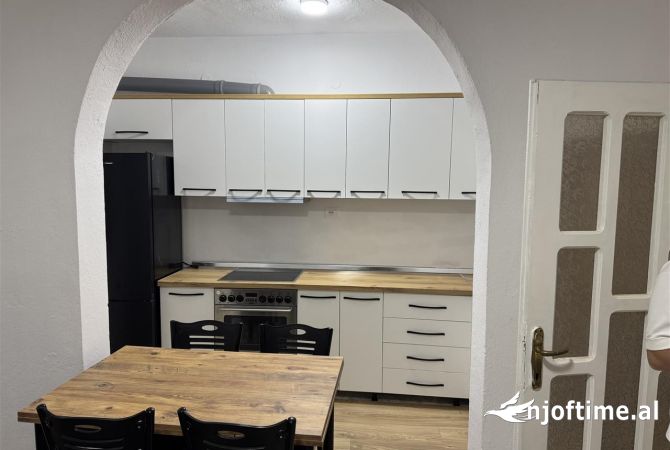 Shtepi me qera Shtepi Private ne Tirane, 1+1, Mobilimi E mobiluar, Pagesa 400  Euro.