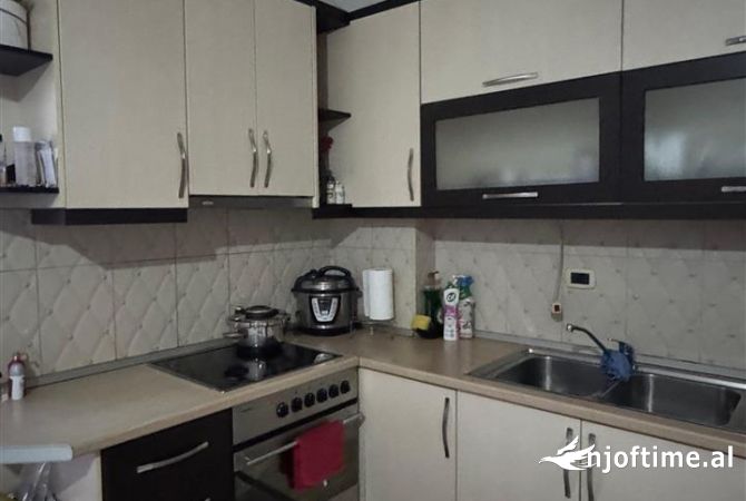 Shtepi ne shitje Apartament ne Tirane, 1+1, Mobilimi E mobiluar, Pagesa 85,000  Euro.