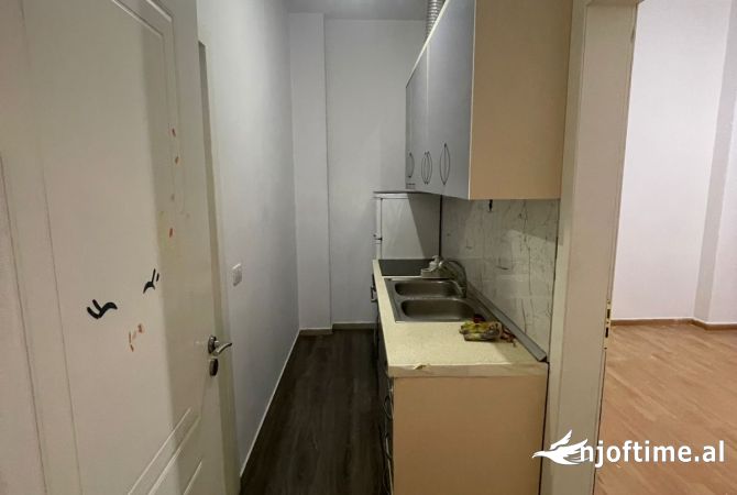 Ambient biznesi me qera 1+1 ne Tirane - 1,200 Euro