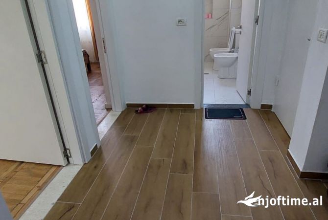 Ambient biznesi me qera 3+1 ne Tirane - 1,000 Euro