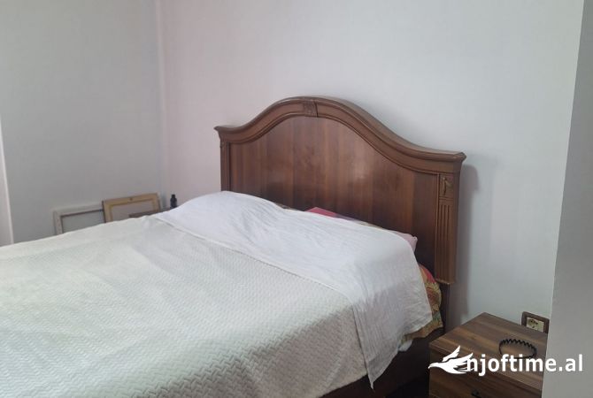 Shtepi me qera Apartament ne Tirane, 2+1, Mobilimi E mobiluar, Pagesa 700  Euro.