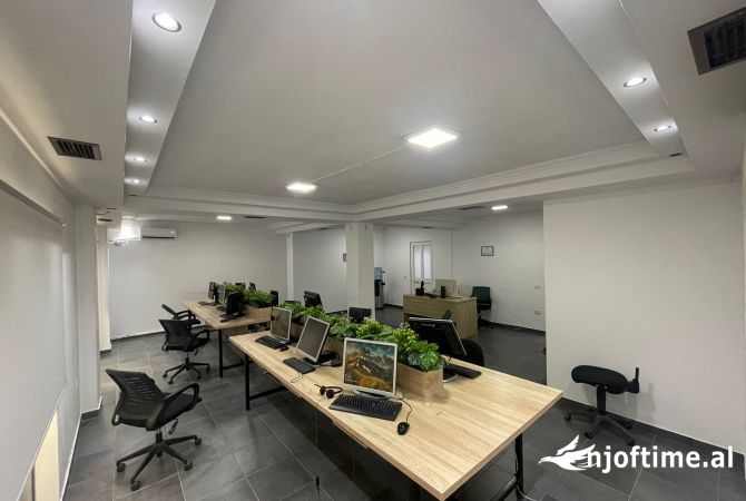 Ambient biznesi me qera 3+1 ne Tirane - 1,200 Euro