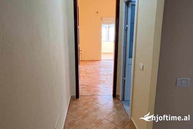 Shtepi me qera 2+1 ne Tirane - 400 Euro