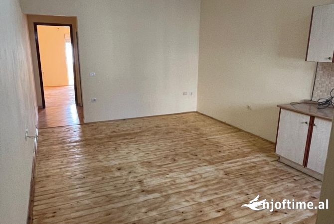 Shtepi me qera Shtepi Private ne Tirane, 2+1, Mobilimi Bosh, pa mobiluar, Pagesa 400  Euro.