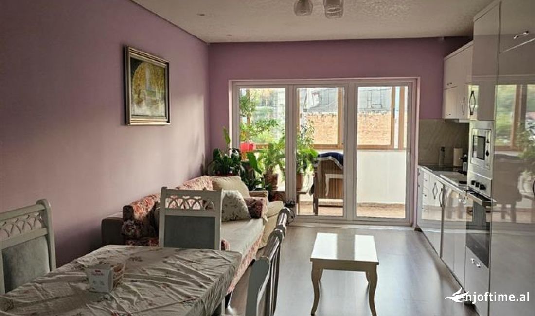 Shtepi me qera Apartament ne Tirane, 2+1, Mobilimi E mobiluar, Pagesa 650  Euro.