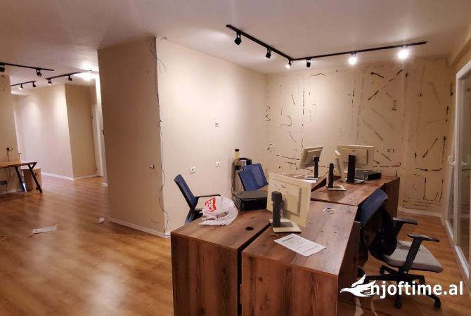 Ambient biznesi me qera 3+1 ne Tirane - 1,000 Euro