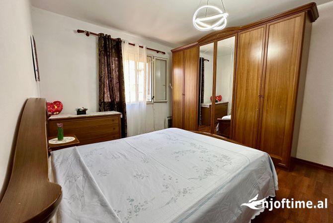 Shtepi me qera Apartament ne Tirane, 2+1, Mobilimi E mobiluar, Pagesa 550  Euro.