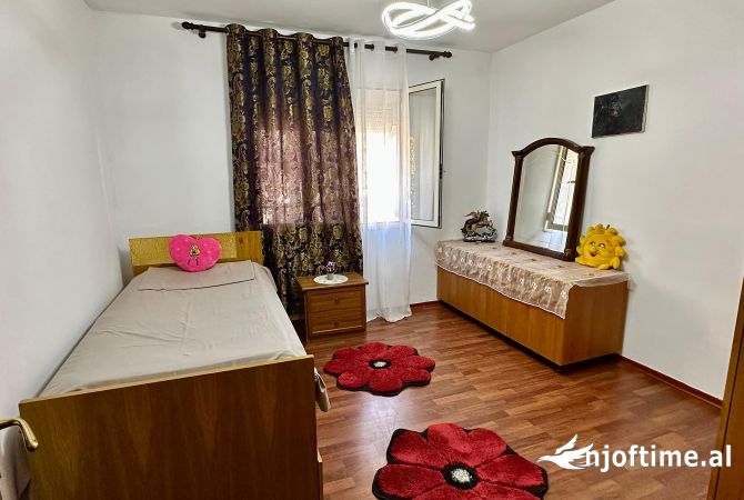 Shtepi me qera Apartament ne Tirane, 2+1, Mobilimi E mobiluar, Pagesa 550  Euro.