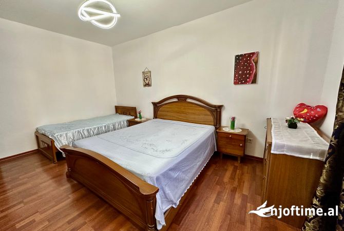 Shtepi me qera Apartament ne Tirane, 2+1, Mobilimi E mobiluar, Pagesa 550  Euro.