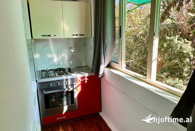 Shtepi me qera Apartament ne Tirane, 2+1, Mobilimi E mobiluar, Pagesa 550  Euro.