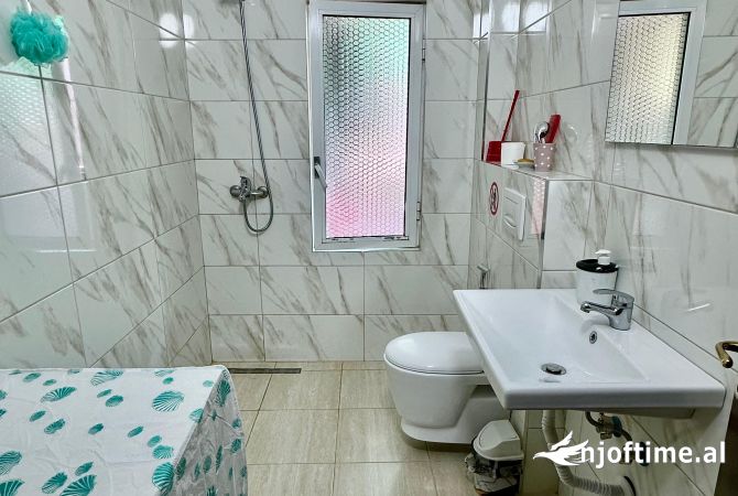 Shtepi me qera Apartament ne Tirane, 2+1, Mobilimi E mobiluar, Pagesa 550  Euro.