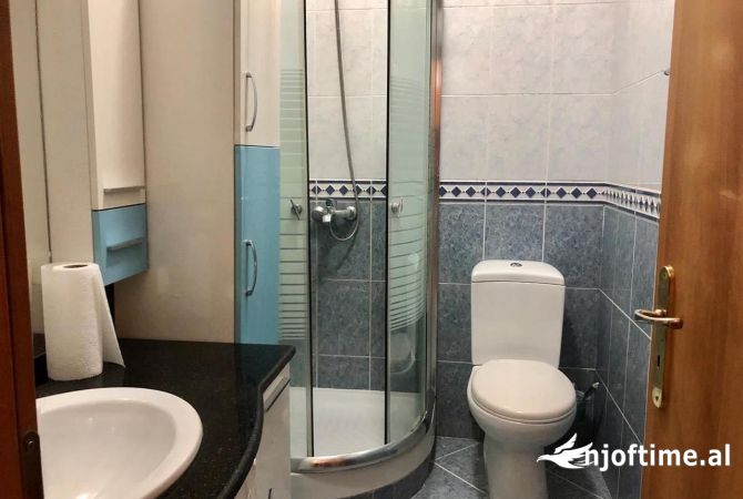 Shtepi me qera Apartament ne Tirane, 2+1, Mobilimi E mobiluar, Pagesa 650  Euro.