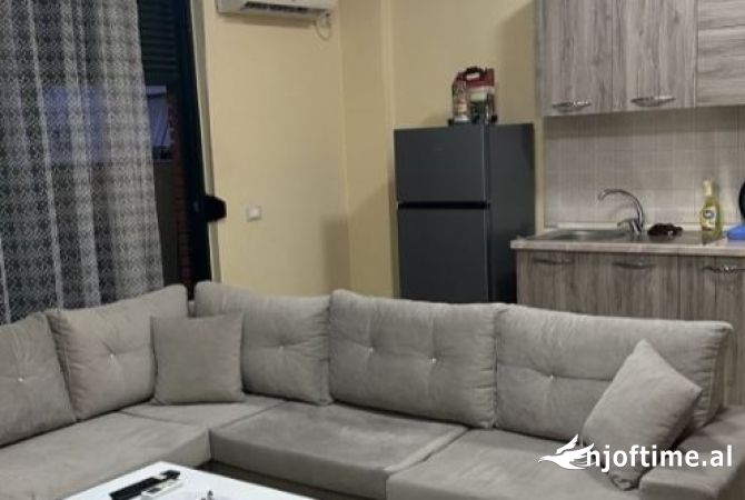 Shtepi me qera Apartament ne Tirane, 1+1, Mobilimi E mobiluar, Pagesa 550  Euro.
