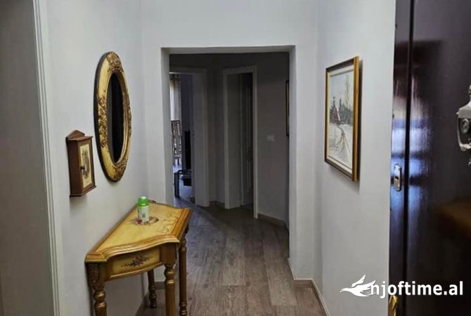 Shtepi me qera Apartament ne Tirane, 2+1, Mobilimi E mobiluar, Pagesa 750  Euro.