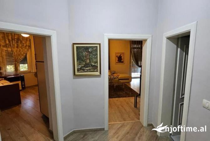 Shtepi me qera Apartament ne Tirane, 2+1, Mobilimi E mobiluar, Pagesa 750  Euro.