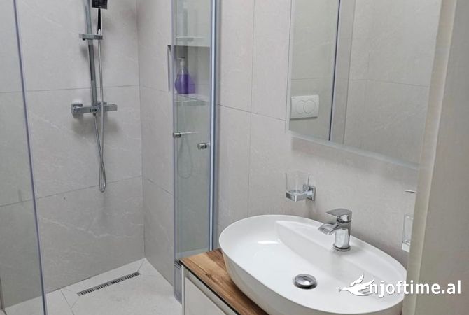 Shtepi me qera Apartament ne Tirane, 2+1, Mobilimi E mobiluar, Pagesa 750  Euro.