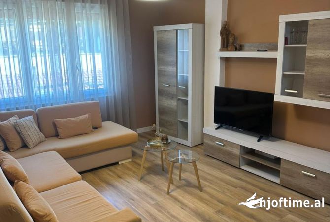 Shtepi me qera 2+1 ne Tirane - 700 Euro