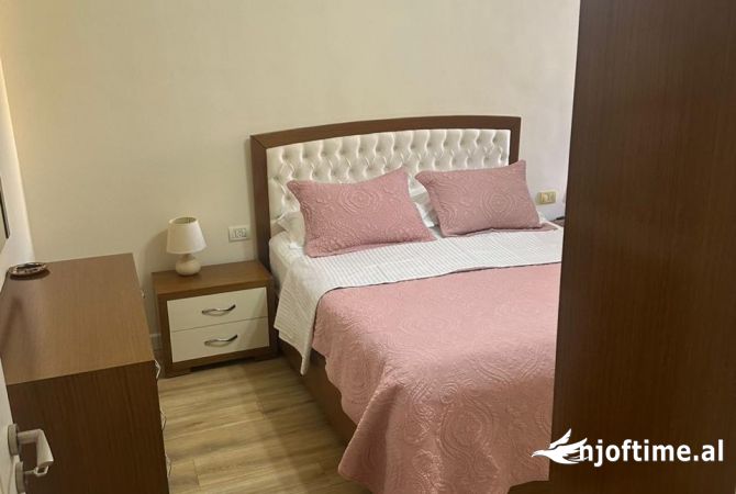Shtepi me qera Apartament ne Tirane, 2+1, Mobilimi E mobiluar, Pagesa 700  Euro.