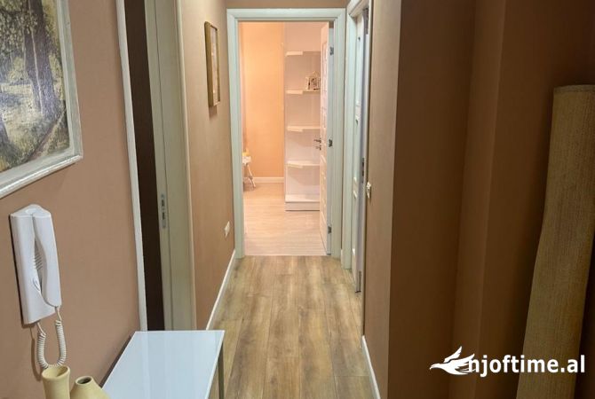 Shtepi me qera Apartament ne Tirane, 2+1, Mobilimi E mobiluar, Pagesa 700  Euro.