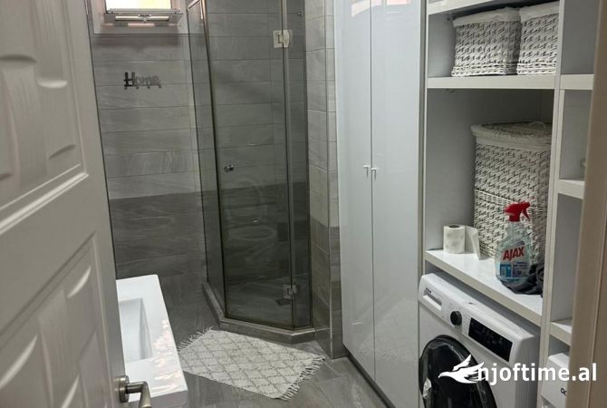 Shtepi me qera Apartament ne Tirane, 2+1, Mobilimi E mobiluar, Pagesa 700  Euro.