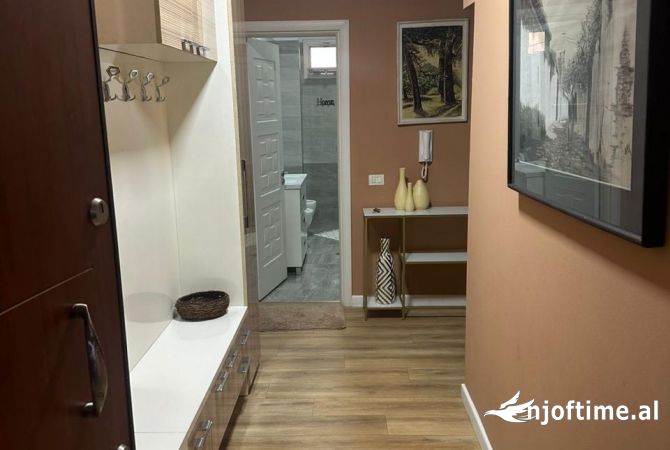 Shtepi me qera Apartament ne Tirane, 2+1, Mobilimi E mobiluar, Pagesa 700  Euro.