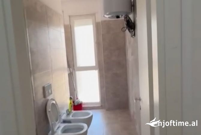 Shtepi me qera Apartament ne Tirane, 1+1, Mobilimi Bosh, pa mobiluar, Pagesa 300  Euro.