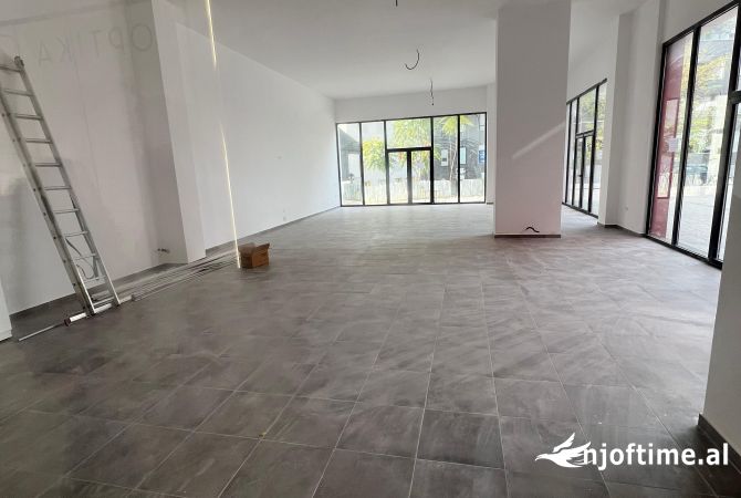 Ambient biznesi me qera 2+1 ne Tirane - 5,000 Euro