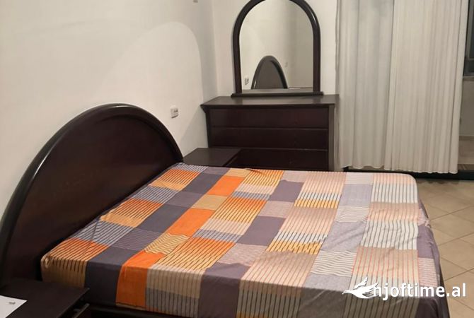 Shtepi ne shitje Apartament ne Tirane, 1+1, Mobilimi E mobiluar, Pagesa 120,000  Euro.