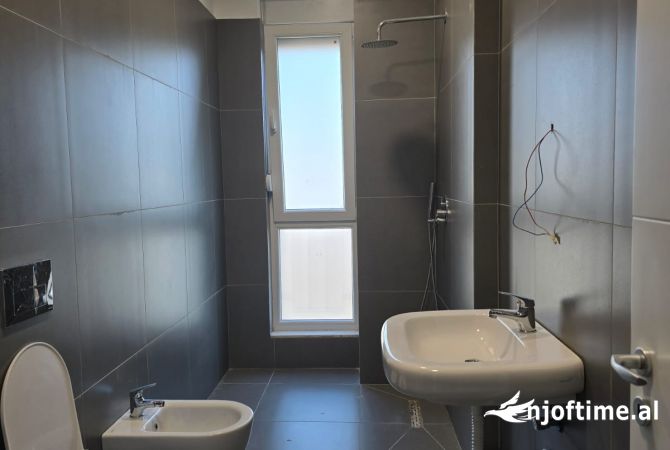 Jepet me qera Apartament 1+1 per zyre Tek Fusha e Aviacionit