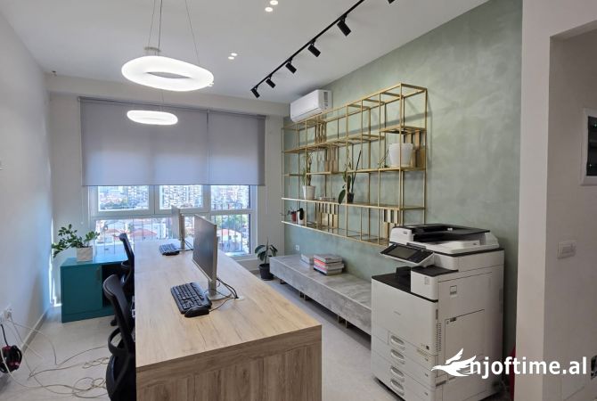 Ambient biznesi me qera 3+1 ne Tirane - 50,000 Leke