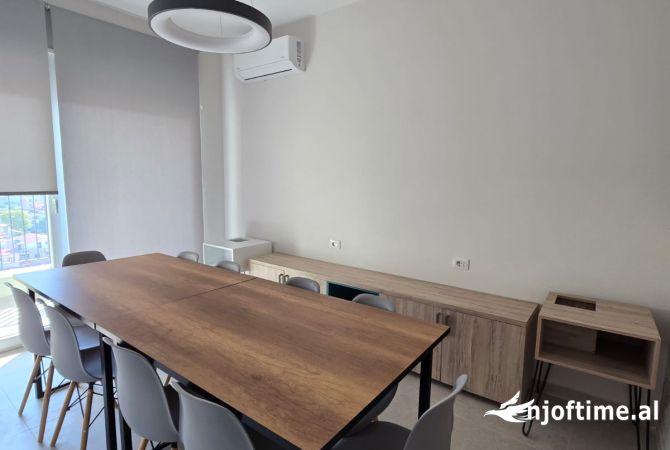 Ambient biznesi me qera 3+1 ne Tirane - 50,000 Leke