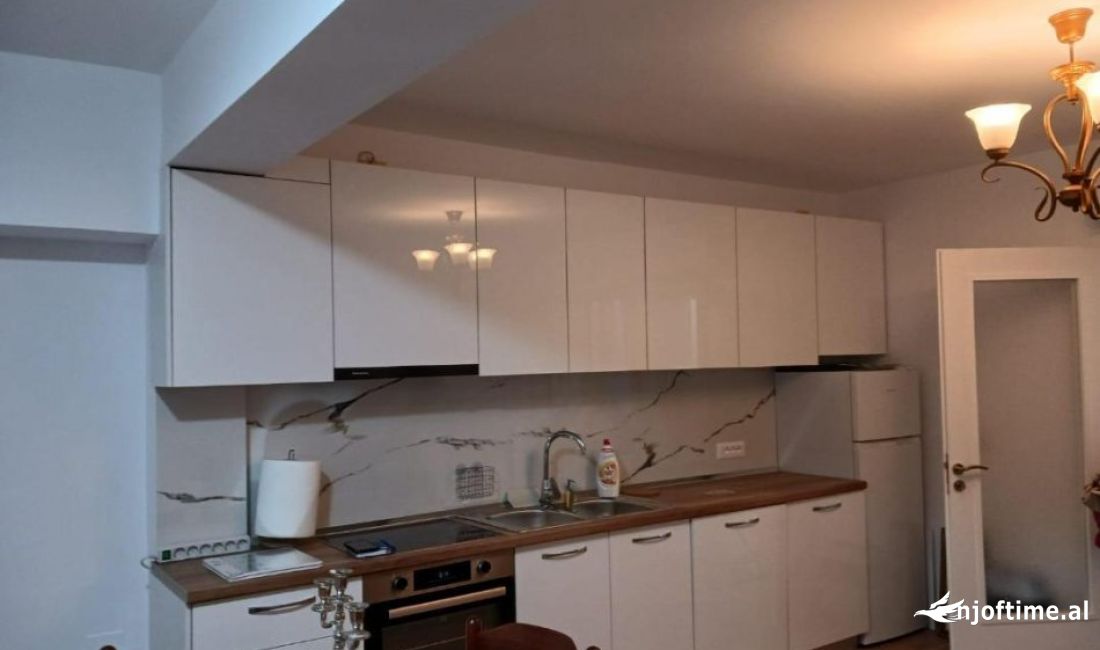 Shtepi me qera Apartament ne Tirane, 1+1, Mobilimi E mobiluar, Pagesa 550  Euro.