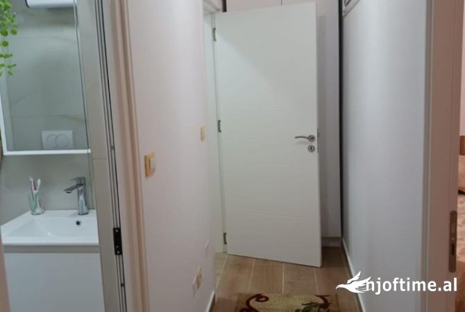 Shtepi me qera Apartament ne Tirane, 1+1, Mobilimi E mobiluar, Pagesa 550  Euro.