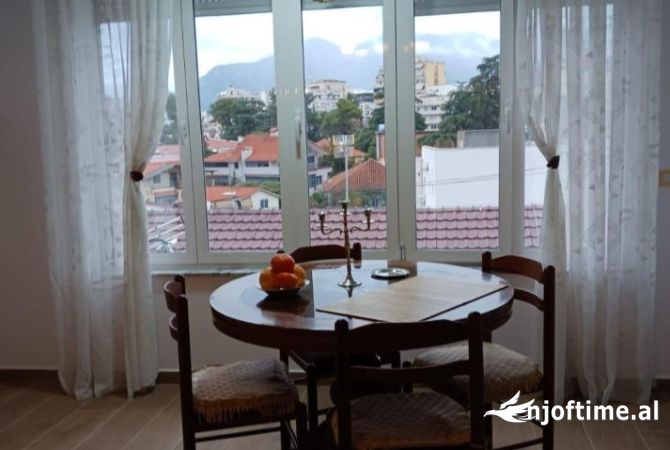 Shtepi me qera Apartament ne Tirane, 1+1, Mobilimi E mobiluar, Pagesa 550  Euro.