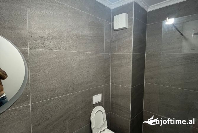 Shtepi ne shitje Apartament ne Tirane, 2+1, Mobilimi Bosh, pa mobiluar, Pagesa 110,000  Euro.