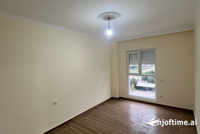Shtepi ne shitje Apartament ne Tirane, 2+1, Mobilimi Bosh, pa mobiluar, Pagesa 110,000  Euro.