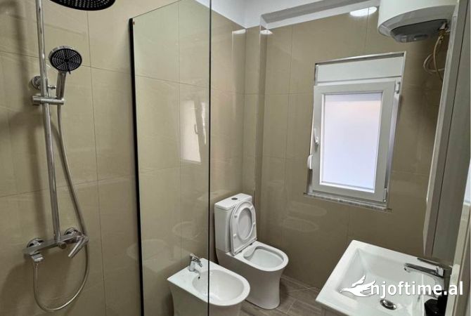 Shtepi me qera Shtepi Private ne Tirane, 2+1, Mobilimi E mobiluar, Pagesa 450  Euro.