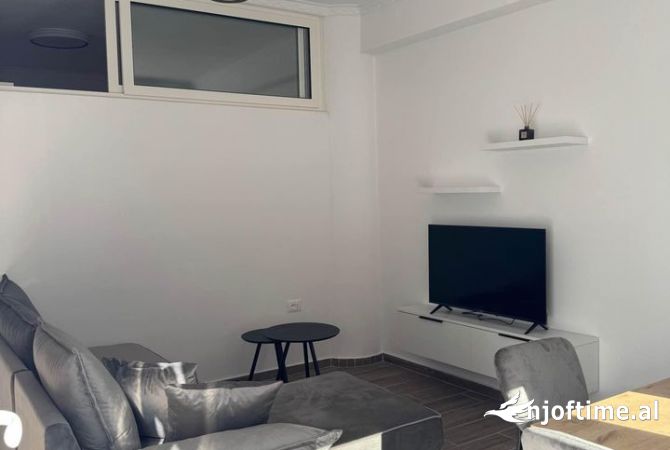 Shtepi me qera 2+1 ne Tirane - 450 Euro