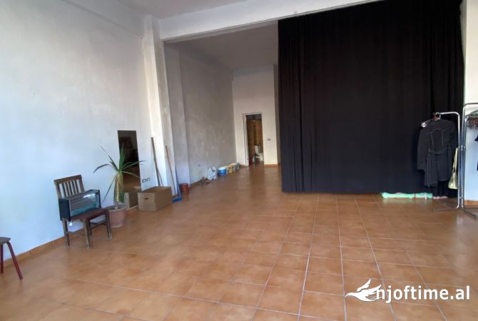 Ambient biznesi me qera 1+1 ne Tirane - 300 Euro