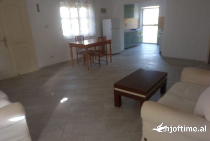 Shtepi me qera 2+1 ne Tirane - 500 Euro