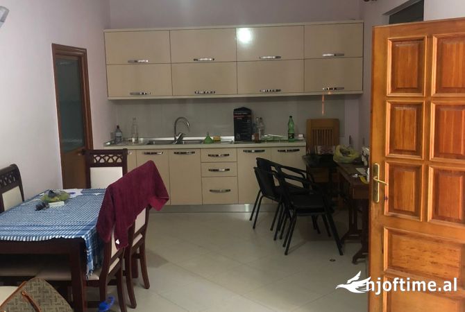 Shtepi ne shitje Shtepi Private ne Tirane, 5+1, Mobilimi E mobiluar, Pagesa 220,000  Euro.