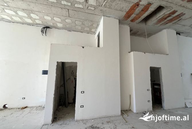 Ambient biznesi me qera 2+1 ne Tirane - 1,600 Euro