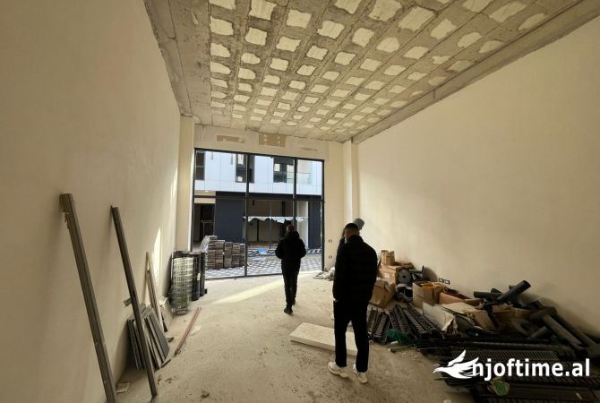 Ambient biznesi me qera 2+1 ne Tirane - 1,600 Euro